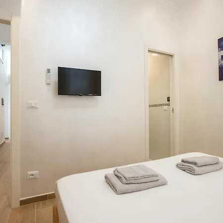 Marconi Design - 4 Fermate Dal Colosseo 3*